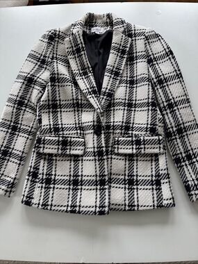 Evereve Black & White Plaid Bouclé Blazer
